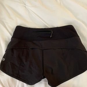 Women’s lululemon 2.5” speed up short in black